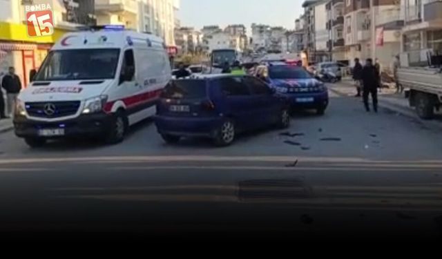Antalya Manavgat’ta Feci Kaza: Motosiklet ile Otomobil Çarpıştı, 3 Yaralı