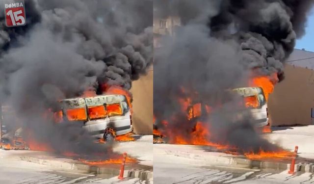 Kepez’de Park Halindeki Minibüs ve Otomobil Küle Döndü