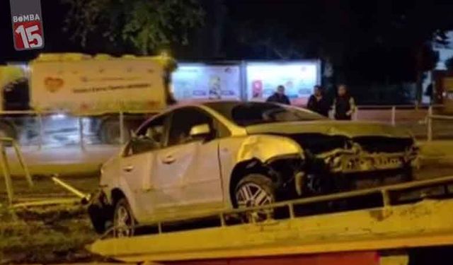 Antalya Muratpaşa’da alkollü sürücü tramvay durağına dal