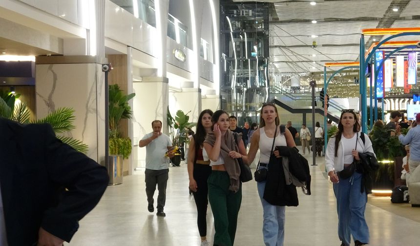 Antalya havalimanı bayramda rekora imza attı
