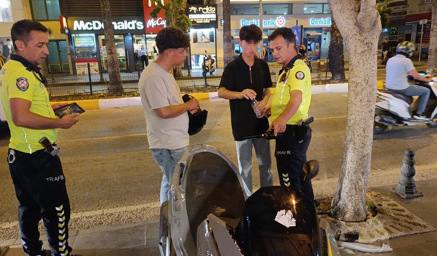 Antalya'da ehliyeti olmayınca kaza yerini terk edip arkadaşını gönderdi