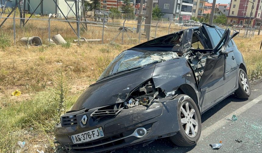 Tıra arkadan çarpan otomobil sürücüsü yaralandı