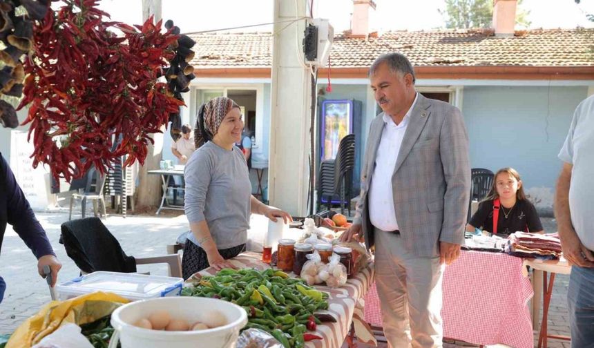 Beyağaç’ın yöresel ürünleri bağbozumu şenliğinde tanıtıldı