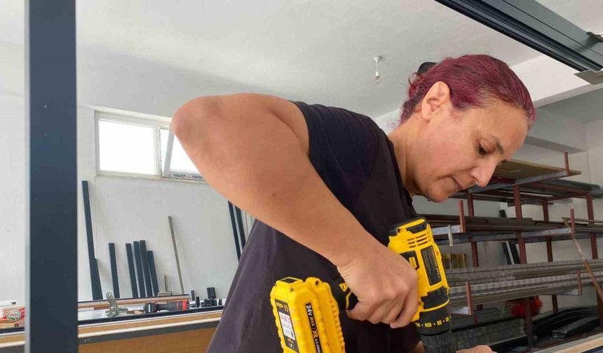 Eşi eleman bulamayınca kolları sıvadı, sanayide 2 yılda usta oldu