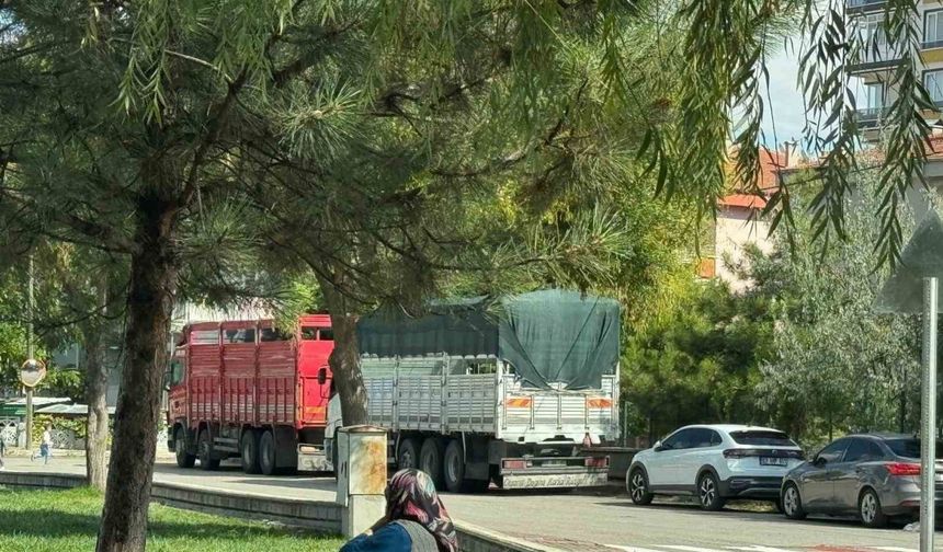 Kentin cadde ve sokaklarını ağır tonajlı araçların işgal etmesine vatandaşlar tepkili