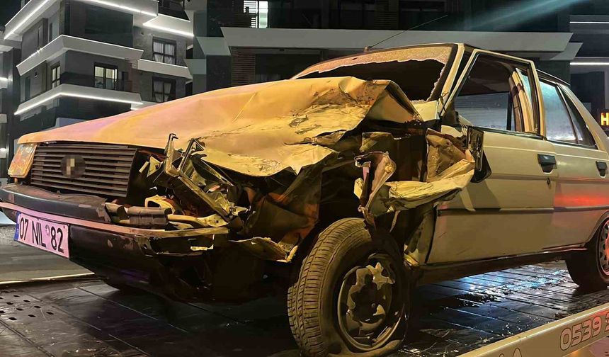 Alanya’da iki aracın çarpıştığı kazada 2 kişi yaralandı