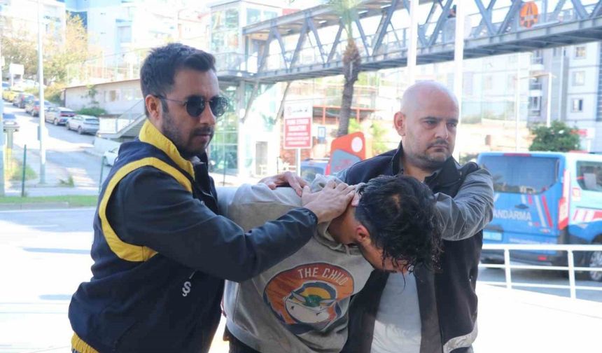 Alanya’da sokakta bir kadına yumruk atıp, makasla yüzünü yaralayan şahıs tutuklandı