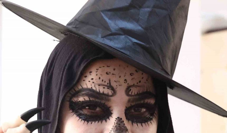 Antalya’da görenleri ‘korkutan’ makyaj