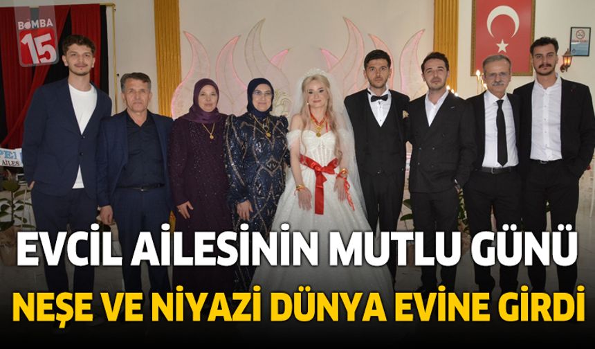 Evcil ailesinin mutlu günü