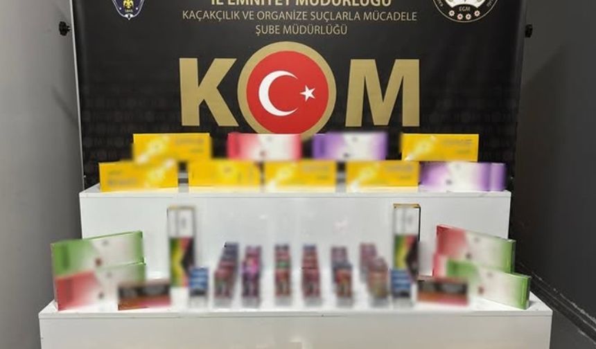 Isparta'da bir evde yapılan aramada çok sayıda kaçak sigara ve elektronik sigara ele geçirildi