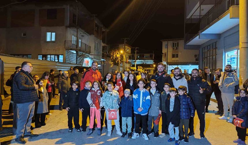 Dünya şampiyonu Zehra'yı mahalle sakinleri törenle karşıladı