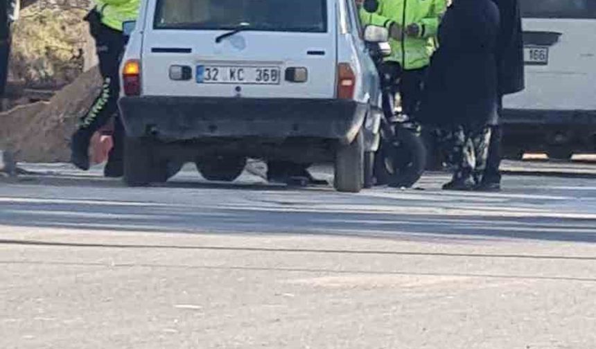 Şarkikaraağaç'ta elektrikli bisikletle otomobil çarpıştı, 2 kişi yaralandı