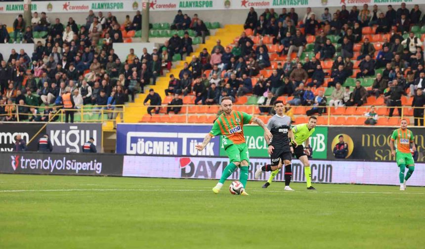 Trendyol Süper Lig: Corendon Alanyaspor: 2 - Fatih Karagümrük: 0 (Maç sonucu)