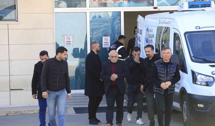 Başından vurulmuş halde eşi tarafından hastaneye götürülen kadın hayatını kaybetti