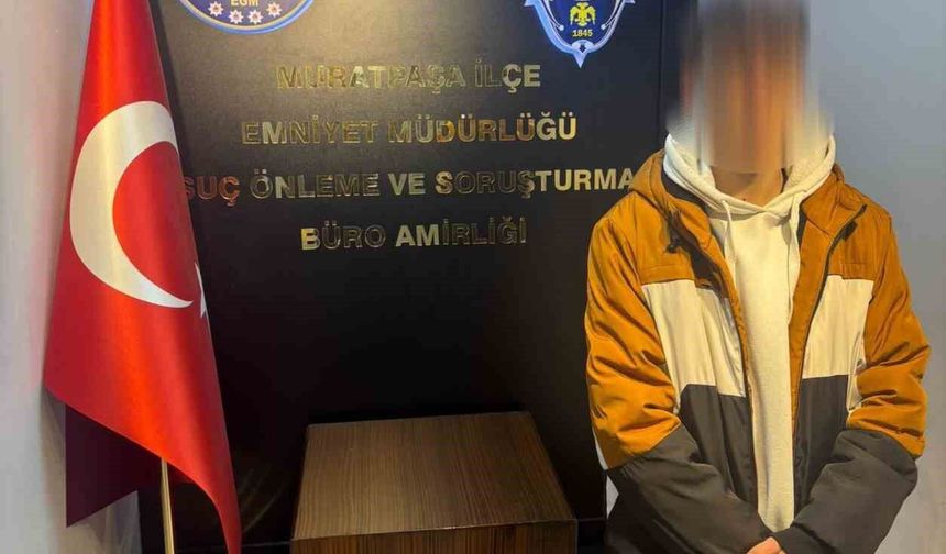 Bisiklet kullanan gencin önünü kesip hakaret etti, gözaltına alındı