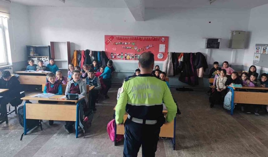Jandarmadan öğrencilere trafik eğitimi