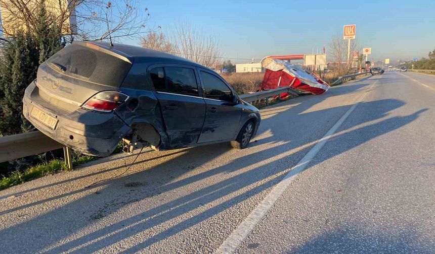 Kaza sonrası bariyerlerde asılı kaldı