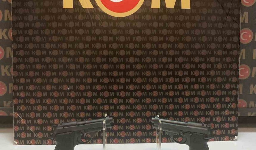 Polis 2 ruhsatsız tabanca ele geçirdi