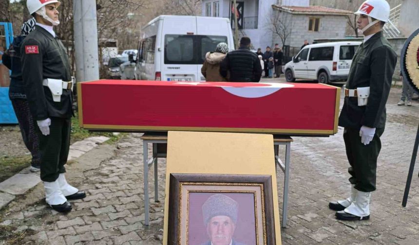 Vefat eden Kıbrıs gazisi askeri törenle toprağa verildi