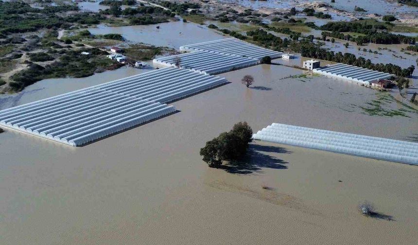 Antalya Kaş'ta seralar sular altında kaldı