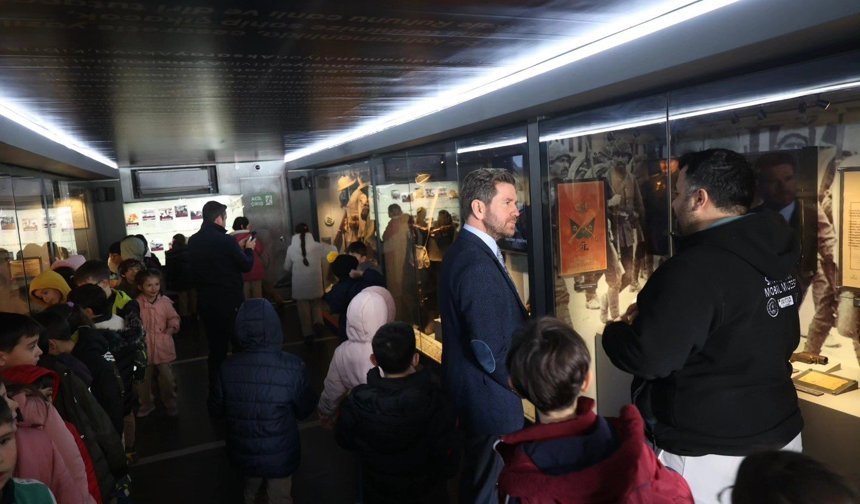 Başkan Tatık, Çanakkale Savaşları Mobil Müzesinde vatandaşlarla bir araya geldi