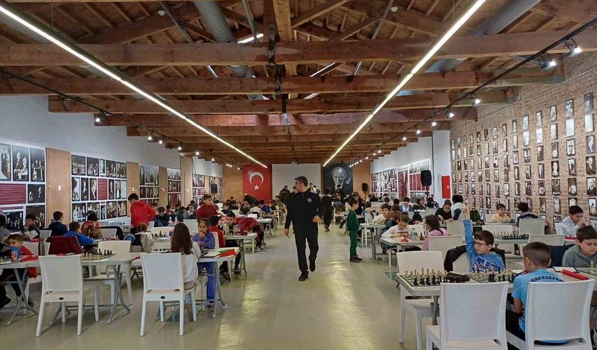 Denizli'de 4. Geleneksel Muharrem Çamlı Anı Satranç Turnuvası gerçekleştirildi