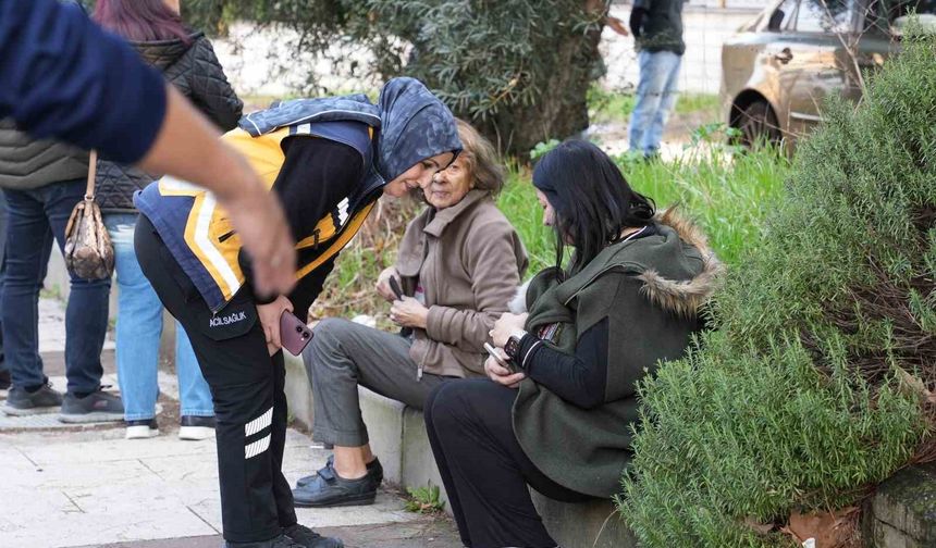 Denizli'de apartman dairesindeki yangın korkuttu