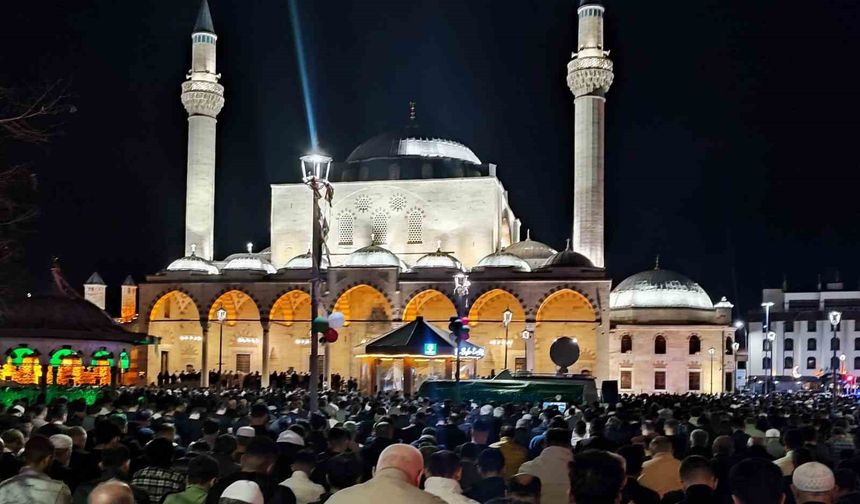 Denizli'de hatimle teravih ve sabah namazı kılınacak camiler belli oldu