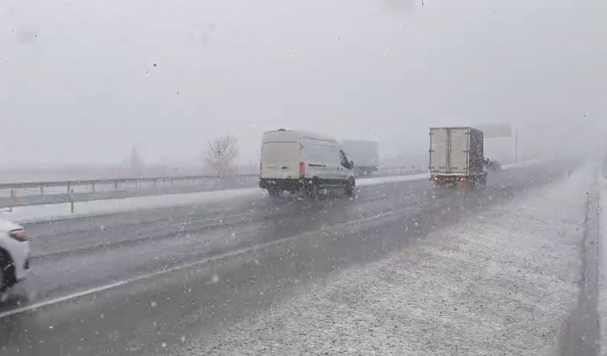 Denizli'nin yüksek kesimlerinde kar yağışı etkili oluyor