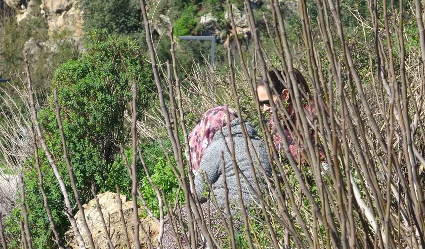 Engelli oğlu için falezlere çıktı, 2 saatte ikna edildi