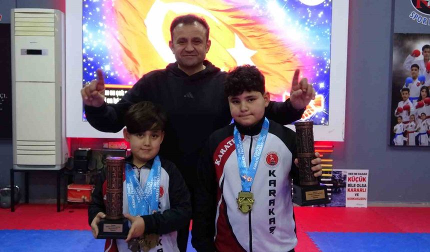 Eski boksör babanın minik sporcu çocukları karatede Türkiye zirvesine çıktı