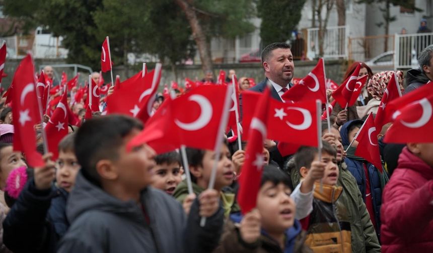 Isparta'daki okullarda ikinci yarıyılın ilk dersi bayrak sevgisi oldu