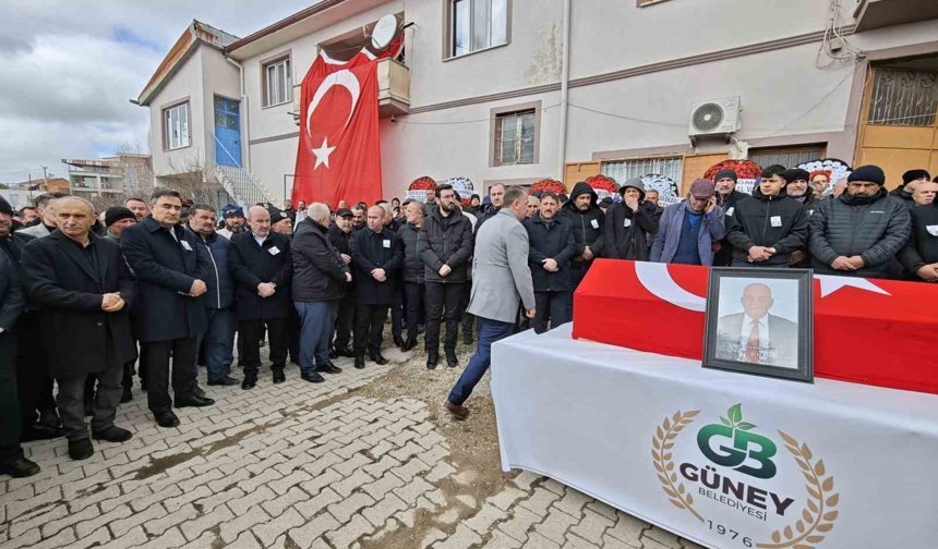 Kalp krizi sonrası vefat eden belediye başkanı toprağa verildi