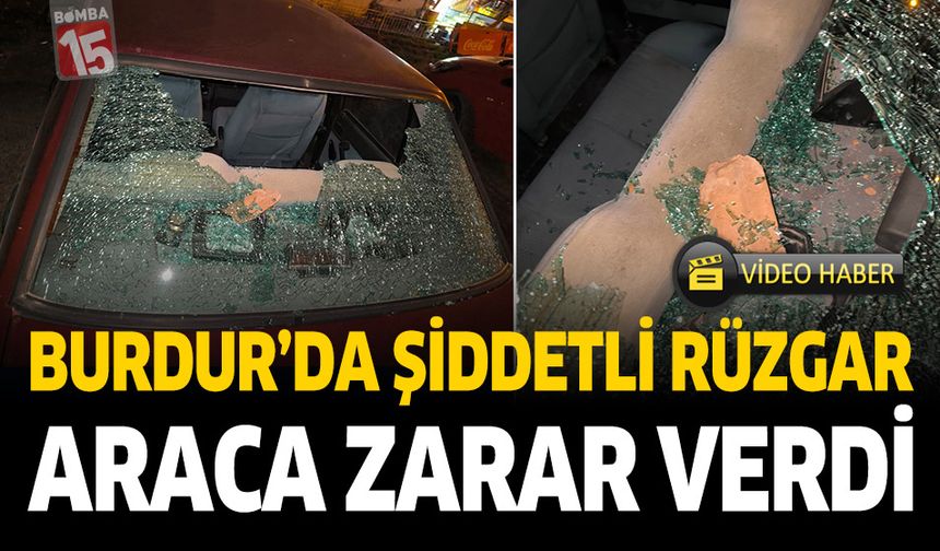 Burdur’da Şiddetli Rüzgâr Araca Zarar Verdi