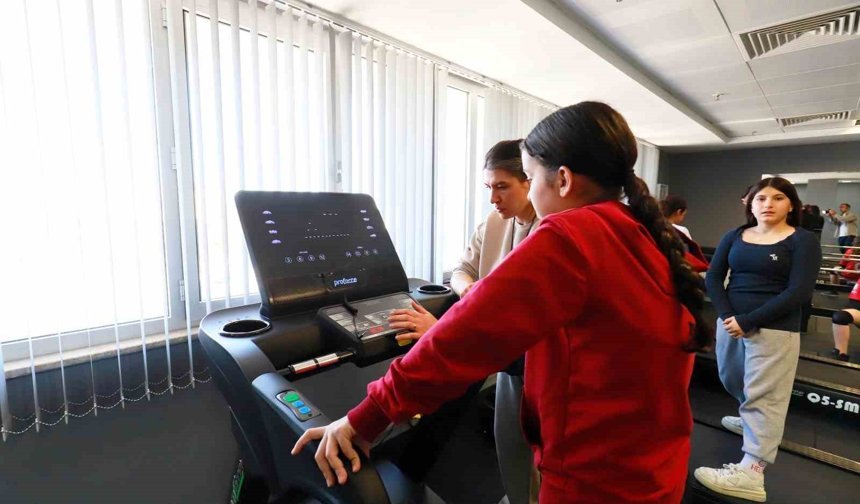 Sporcuların faydalandığı salon yeni ekipmanlarla donatıldı