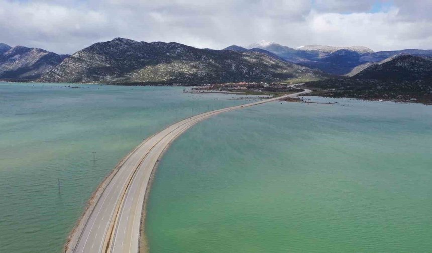Yeni Antalya-Konya Karayolu Eynif Ovası'nın son hali dron ile görüntülendi