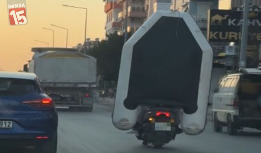 Motosiklet Üzerinde Dev Botla Tehlikeli Anlar