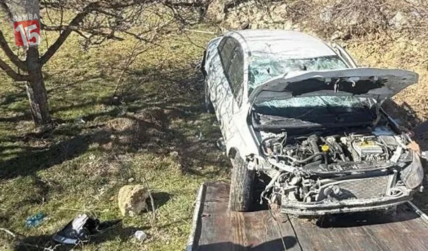 Isparta–Eğirdir Yolunda Lastiği Patlayan Otomobil Şarampole Uçtu: 2 Yaralı
