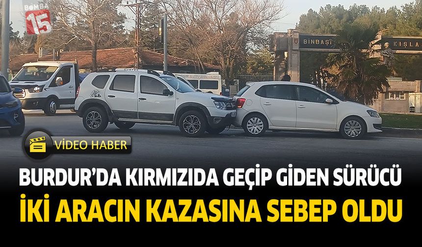 Burdur'da Kırmızıda Geçip Giden Sürücü İki Aracın Kazasına Sebep Oldu