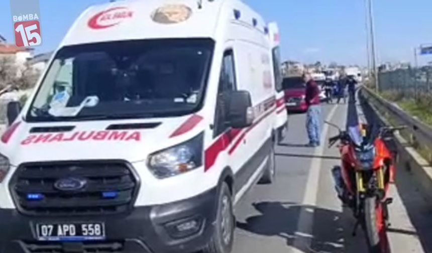 Antalya’da Kavşakta Kaza: Otomobille Çarpışan Motosiklet Sürücüsü Yaralandı