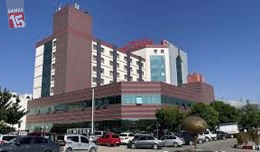 Afyon’da Tır Devrildi: Direksiyon Hâkimiyeti Kayboldu, Sürücü Yaralandı