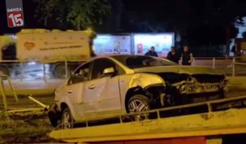 Antalya Muratpaşa’da alkollü sürücü tramvay durağına dal