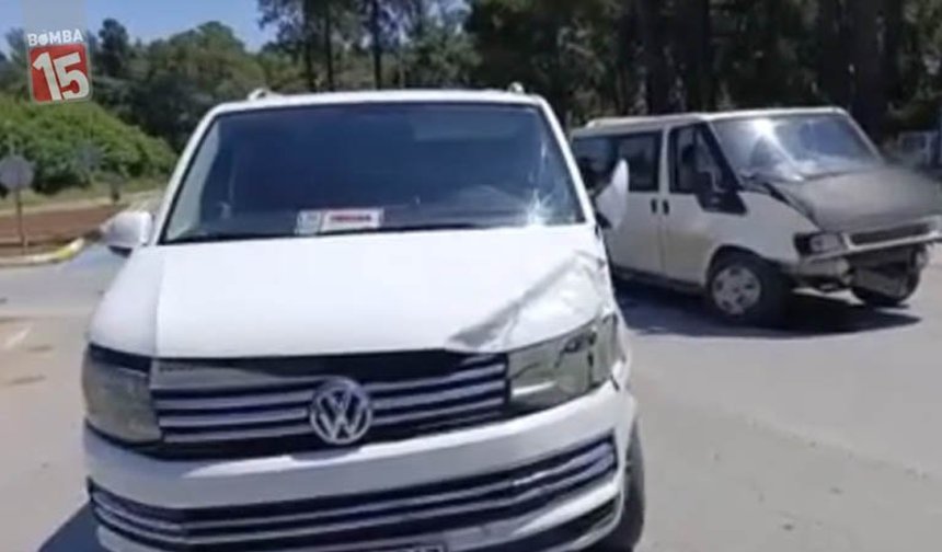 Antalya Manavgat’ta Minibüsler Çarpıştı: 2 Sürücü Yaralı