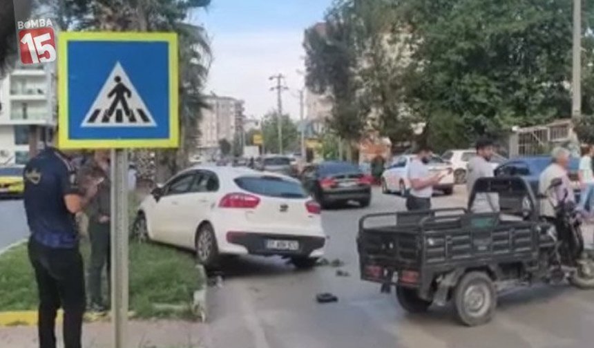 Antalya’da Kaza: Motosiklete Çarpmamak İçin Direksiyonu Kırdı, Araç Ağaca Çarptı