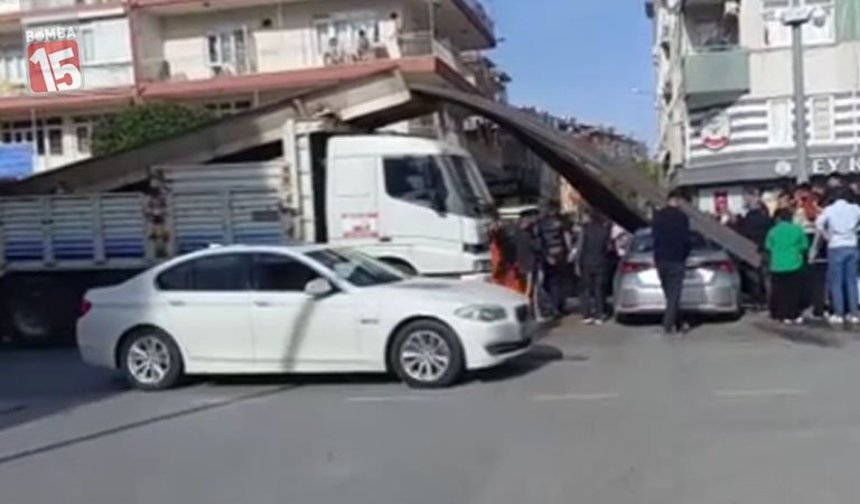 Manavgat’ta Facianın Eşiğinden Dönüldü: Demir Yüklü Kamyon Otomobile Saplandı