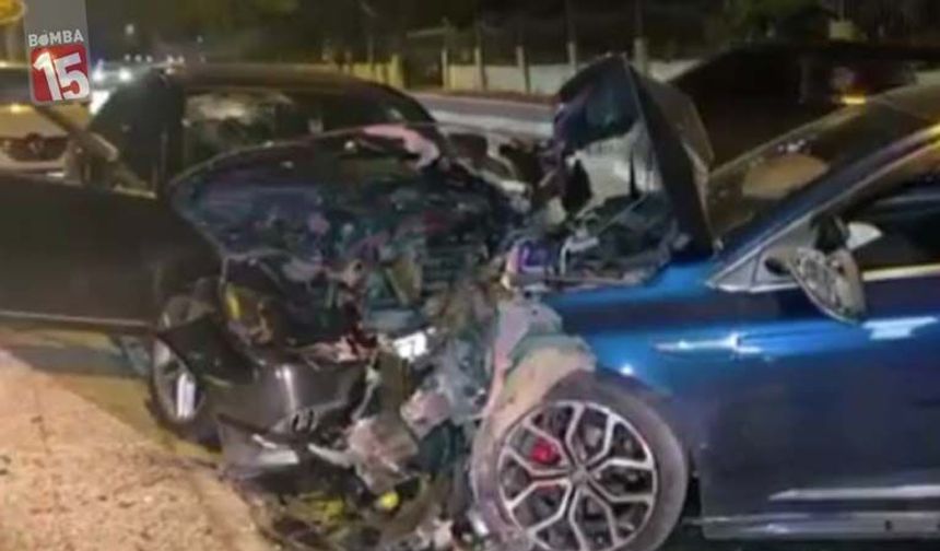 Antalya'da Feci Kaza: İki Otomobil Hurdaya Döndü