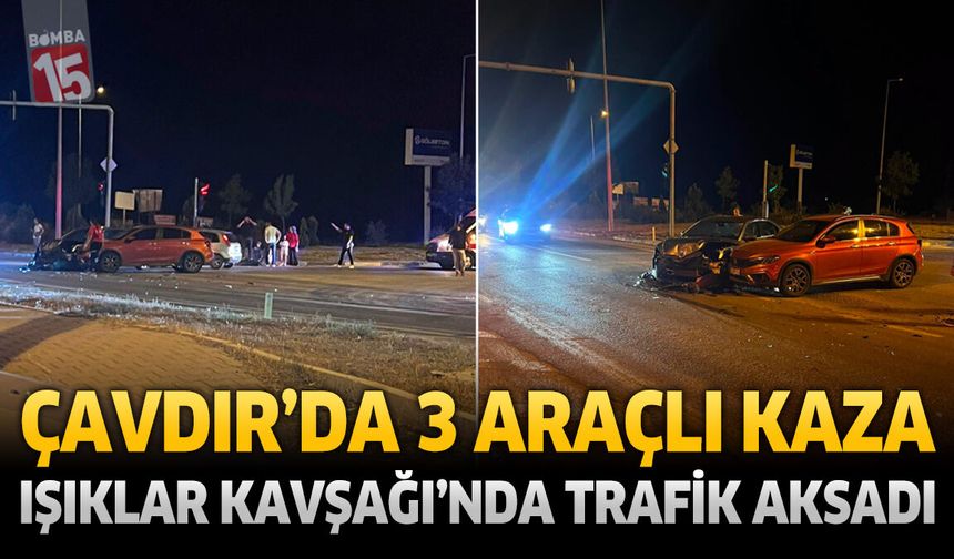 Çavdır’da 3 Araçlı Kaza! Işıklar Kavşağı’nda Trafik Aksadı